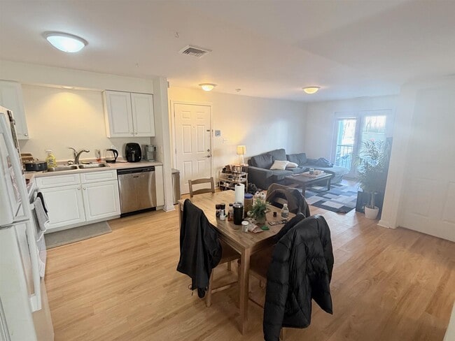 3 Kent Ct, Unit 4 in Somerville, MA - Building Photo - Building Photo