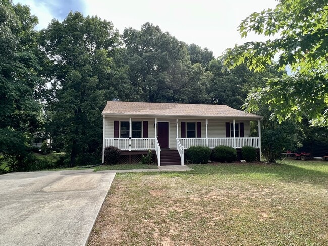 1468 Winesap Rd in Madison Heights, VA - Foto de edificio - Building Photo