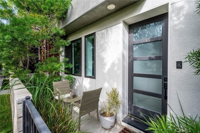 279 Dockside Ln, Unit E-305 in Los Angeles, CA - Building Photo - Building Photo