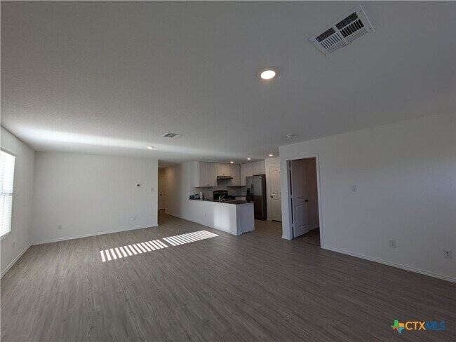 2515 Double Oak Dr in Canyon Lake, TX - Foto de edificio - Building Photo
