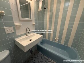 1669 Commonwealth Ave, Unit 33 in Boston, MA - Foto de edificio - Building Photo