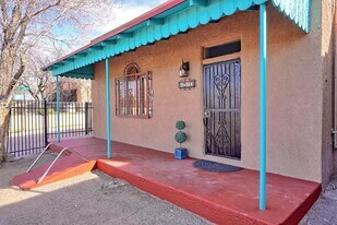 1510b Edith Blvd NE in Albuquerque, NM - Building Photo