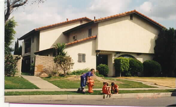 2075 N Park Ln in Orange, CA - Building Photo - Building Photo