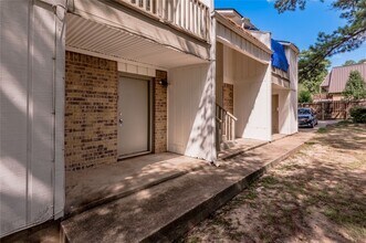 1329 Windsor St in Huntsville, TX - Building Photo - Building Photo