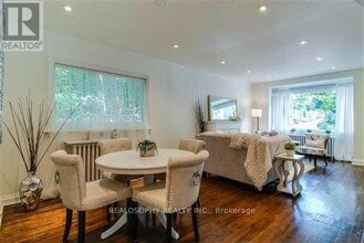 827 Kingston Rd in Toronto, ON - Building Photo - Building Photo