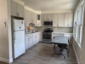 23 Charron St in Bridgeport, CT - Foto de edificio - Building Photo