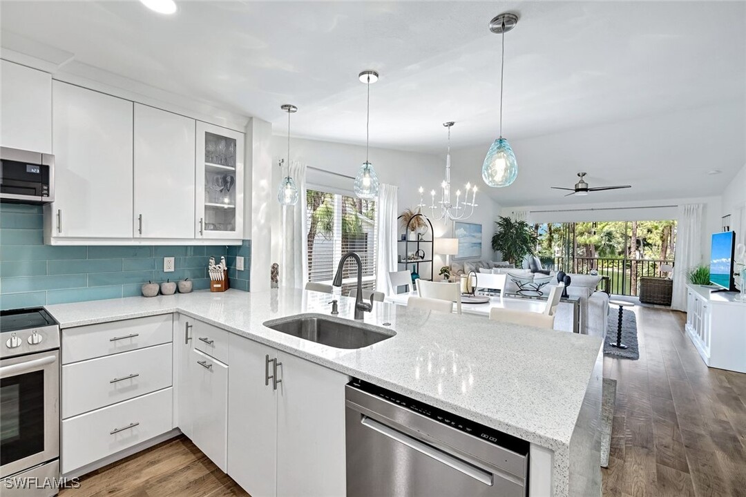 1100 Sarah Jean Cir in Naples, FL - Building Photo