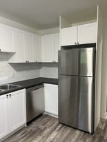 32 Washburn St in Prince Edward, ON - Building Photo