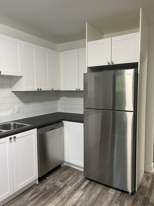 32 Washburn St in Prince Edward, ON - Building Photo