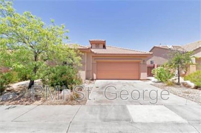 property at 3241 E Fourteen Fairway Dr