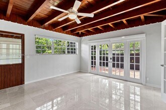 80 Shore Dr W in Miami, FL - Building Photo - Building Photo