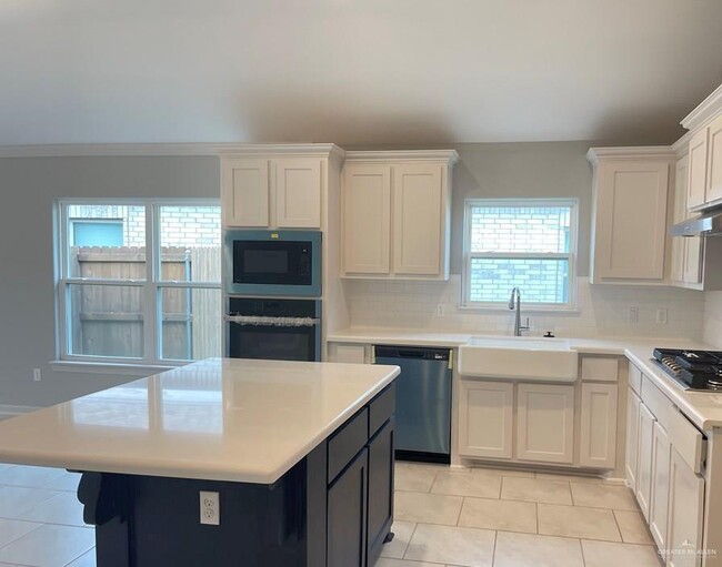 4 Grove Ln in Brownsville, TX - Building Photo - Building Photo