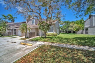 15743 Woodgate Pl in Sunrise, FL - Building Photo - Building Photo