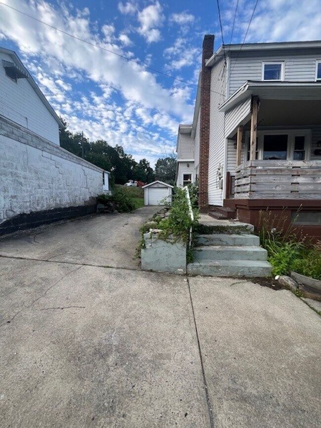 16 Andrewsville St in Lansford, PA - Building Photo - Building Photo