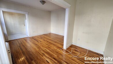 1661 Commonwealth Ave, Unit 9 in Boston, MA - Building Photo - Building Photo