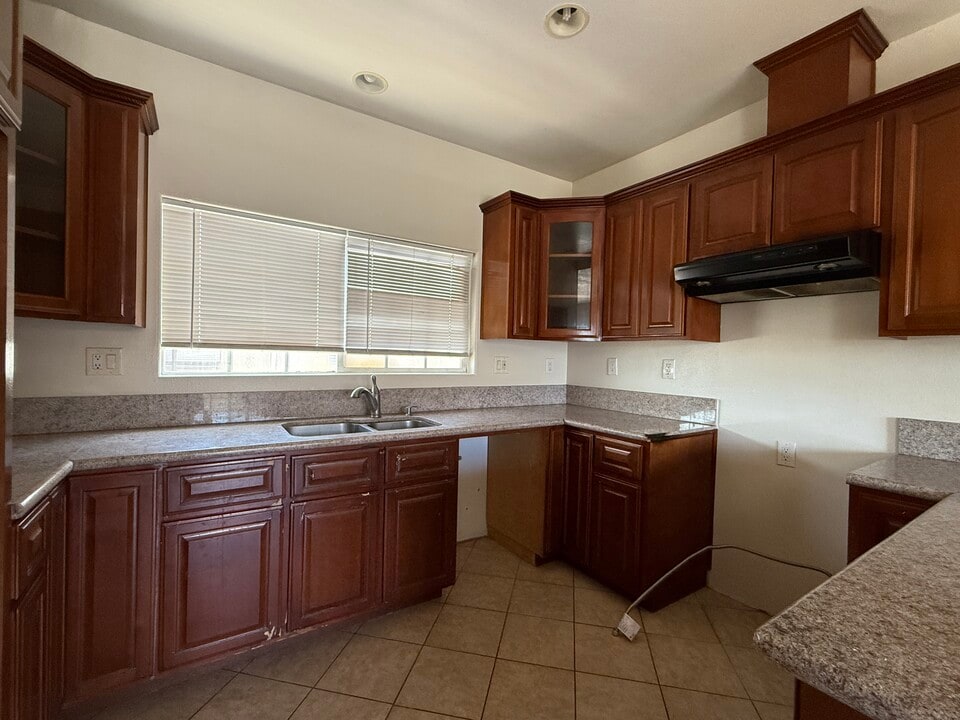 418 W 223rd St in Carson, CA - Foto de edificio