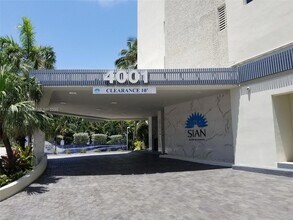 4001 S Ocean Dr, Unit 4H in Hollywood, FL - Building Photo - Building Photo