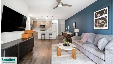2323 E Highland Ave in Phoenix, AZ - Building Photo - Building Photo