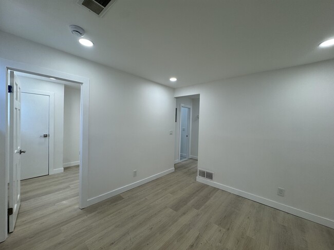 222 Christopher Columbus Dr in Jersey City, NJ - Building Photo - Building Photo