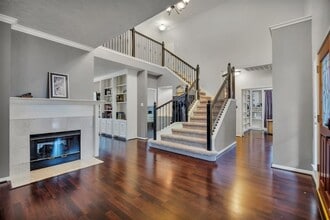 301 Oak Creek Ln in League City, TX - Building Photo - Building Photo