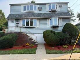 77 3rd Ave, Unit Second floor in Secaucus, NJ - Building Photo