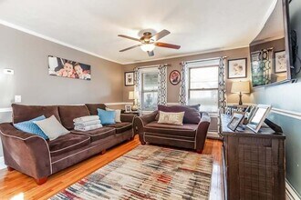 44 Fairfax St, Unit 2 in Somerville, MA - Foto de edificio - Building Photo