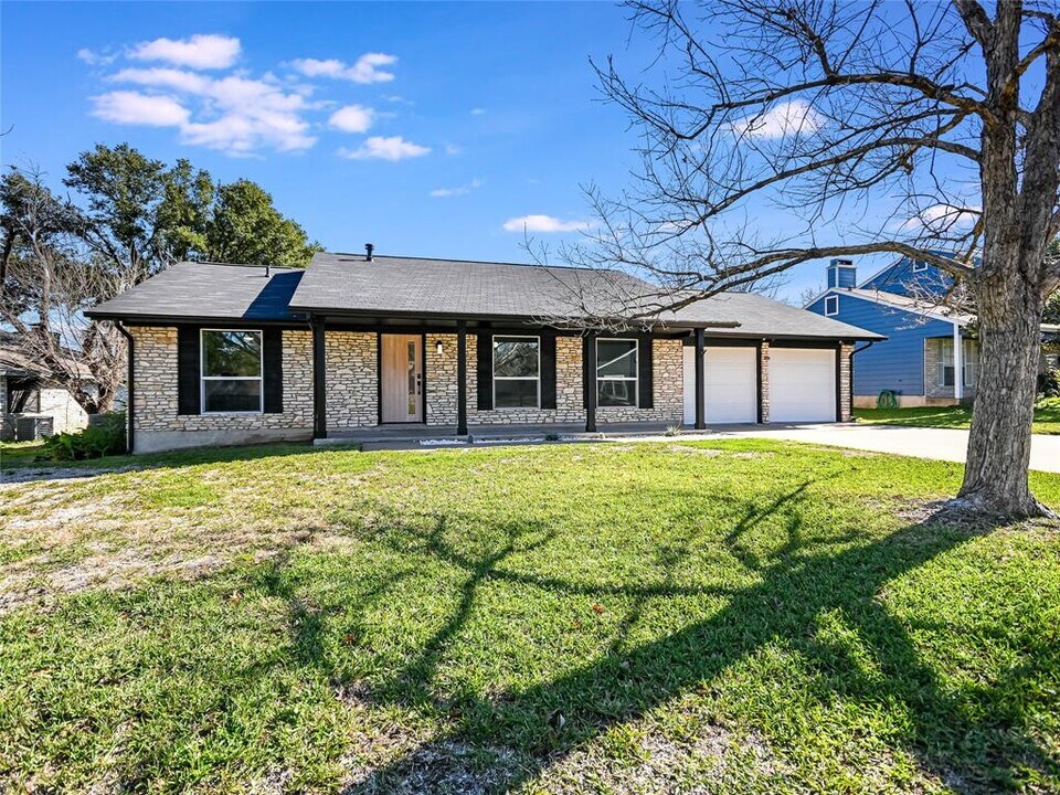 11711 Sterlinghill Dr in Austin, TX - Building Photo