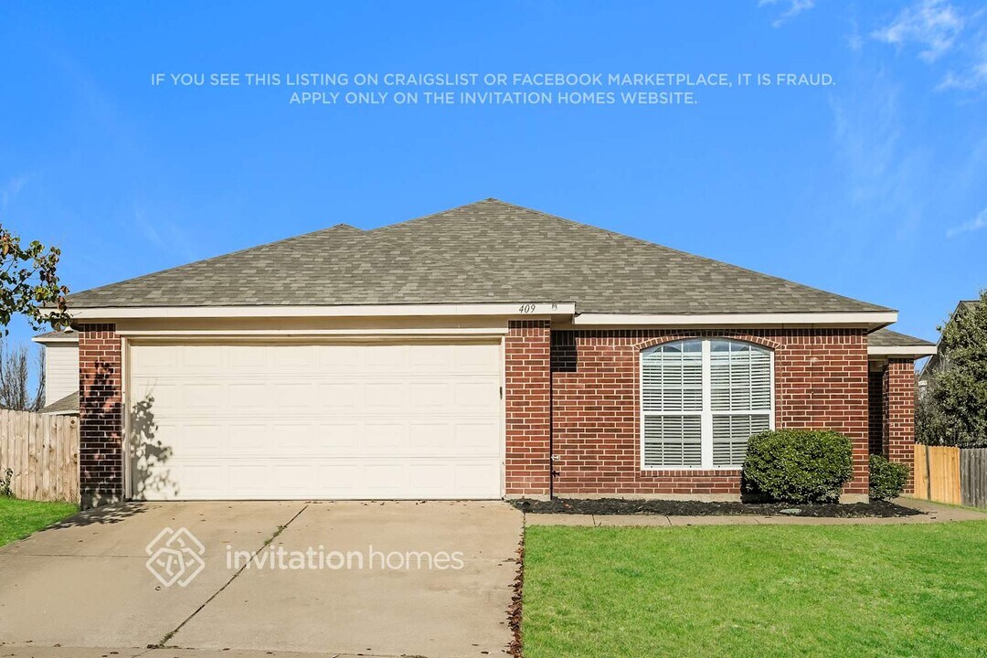 409 Heritage Dr in Crowley, TX - Building Photo