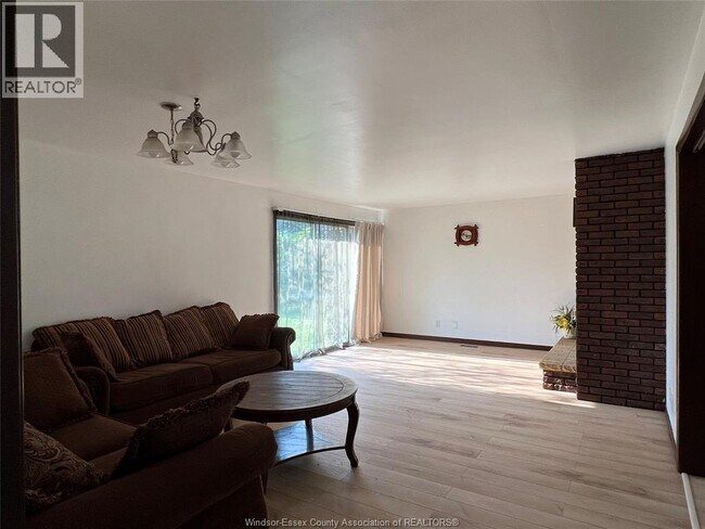 3052 Lauzon Rd in Windsor, ON - Building Photo - Building Photo