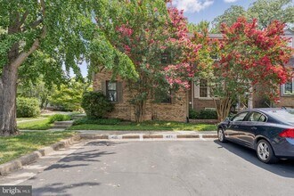2708 Shawn Leigh Dr in Vienna, VA - Building Photo - Building Photo