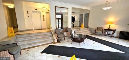 1954 Columbia Rd NW, Unit 104 in Washington, DC - Foto de edificio - Building Photo