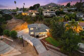 10150 Sierra Madre Rd in Spring Valley, CA - Foto de edificio - Building Photo