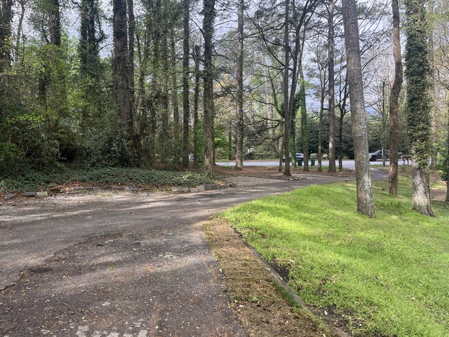3691 Ashford Dunwoody Rd NE, Unit 3689 Ashford Unit A in Brookhaven, GA - Foto de edificio - Building Photo