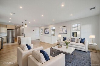 24 Skillman St in Roslyn, NY - Foto de edificio - Building Photo