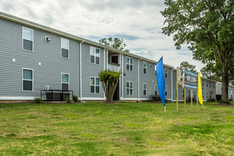 Cedar Run Apartments in Memphis, TN - Foto de edificio - Building Photo