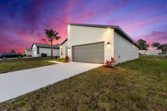 107 Lily Ln in Poinciana, FL - Building Photo - Building Photo