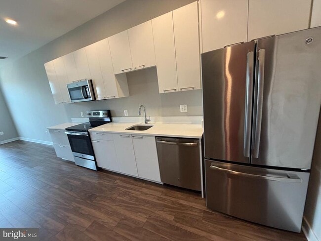 property at 989 S Buchanan St