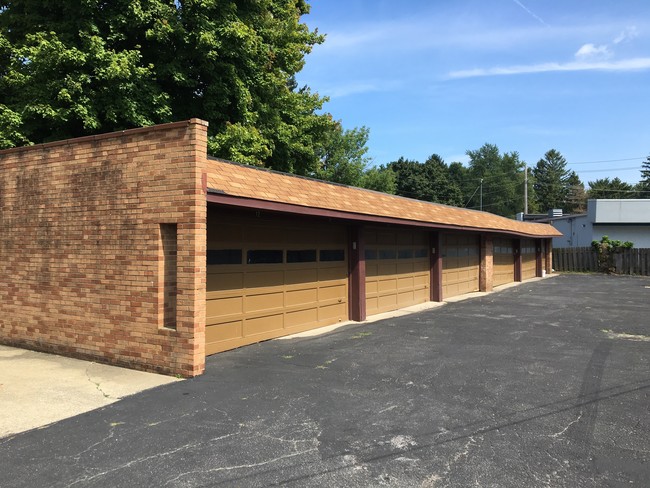 18970 Lorain Rd in Fairview Park, OH - Building Photo - Building Photo