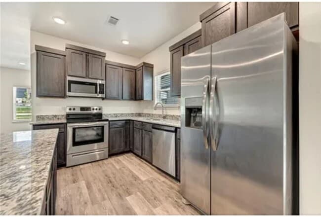 914 S Benchmark Ln in Fayetteville, AR - Building Photo - Building Photo