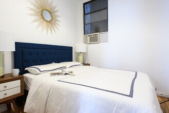 428 W 47th St in New York, NY - Building Photo - Building Photo