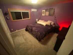 836 SE Douglas St in Bend, OR - Foto de edificio - Building Photo