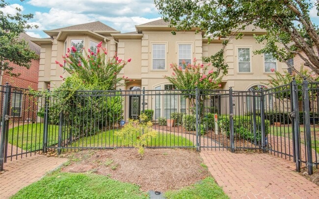 13619 Brookbluff Ln in Houston, TX - Building Photo - Building Photo