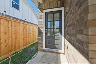 16656 Sterling Clf St in Conroe, TX - Building Photo - Building Photo