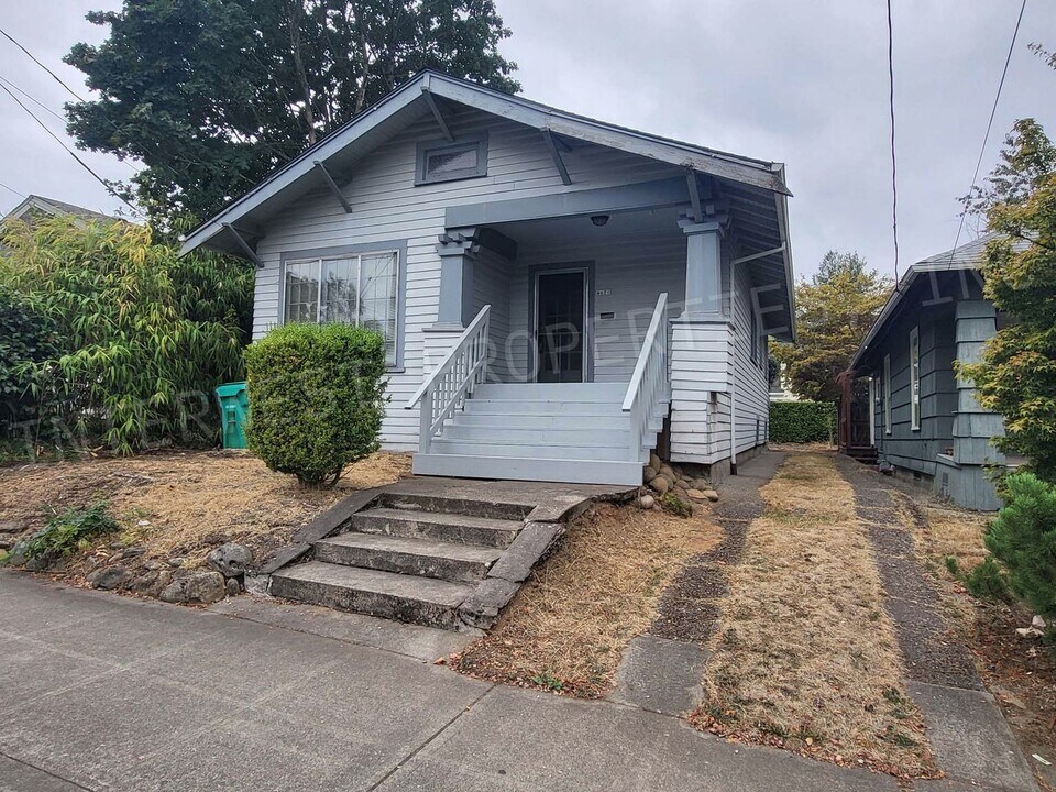 4621 NE 33rd Ave in Portland, OR - Building Photo