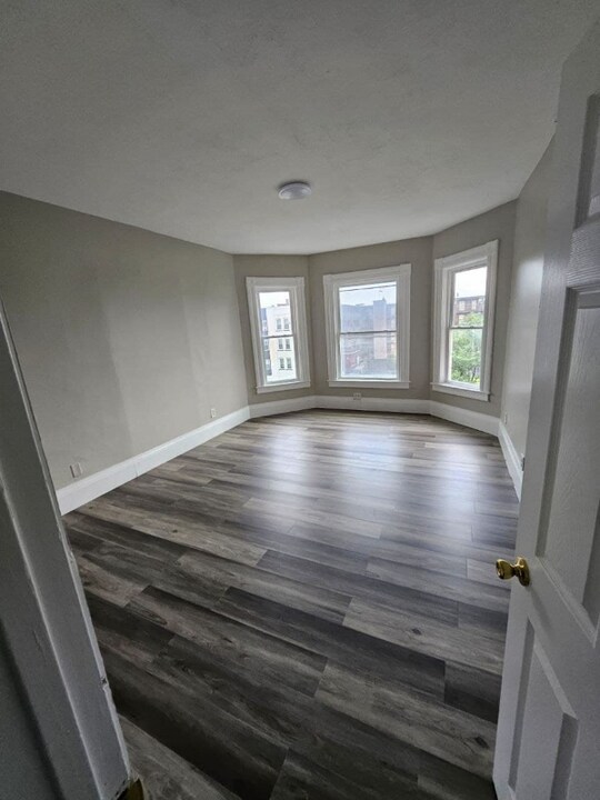 123 Walnut St in Holyoke, MA - Foto de edificio