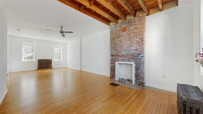 42 S Bridge St in Poughkeepsie, NY - Building Photo - Building Photo