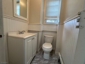 54 Stuyvesant Ave in Lyndhurst, NJ - Building Photo - Building Photo