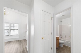 10441 Hugue Way in Charlotte, NC - Building Photo - Building Photo