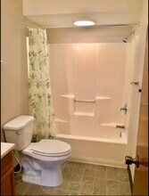 2018 Northmoreland Blvd in Cuyahoga Falls, OH - Building Photo - Building Photo