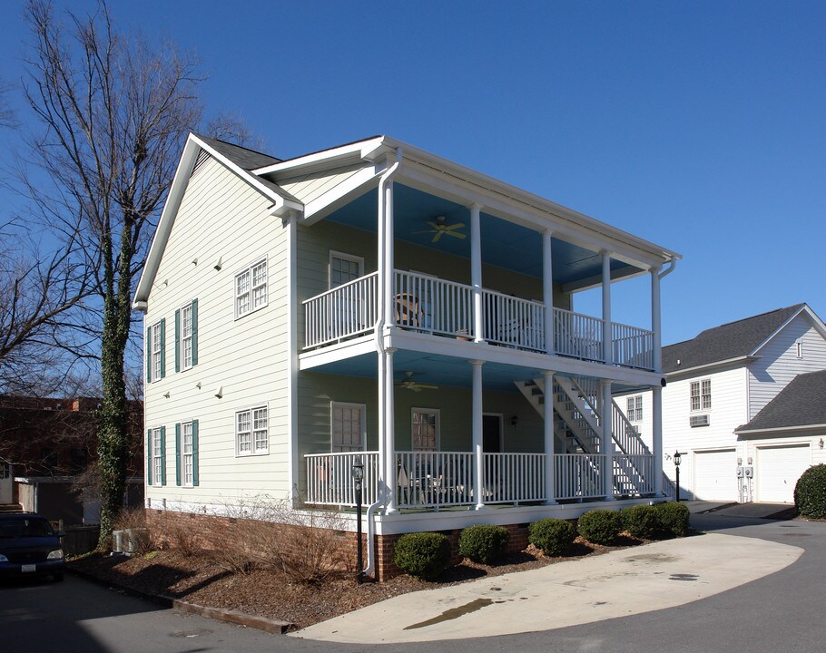 100 Tin Pan Aly in Greensboro, NC - Foto de edificio